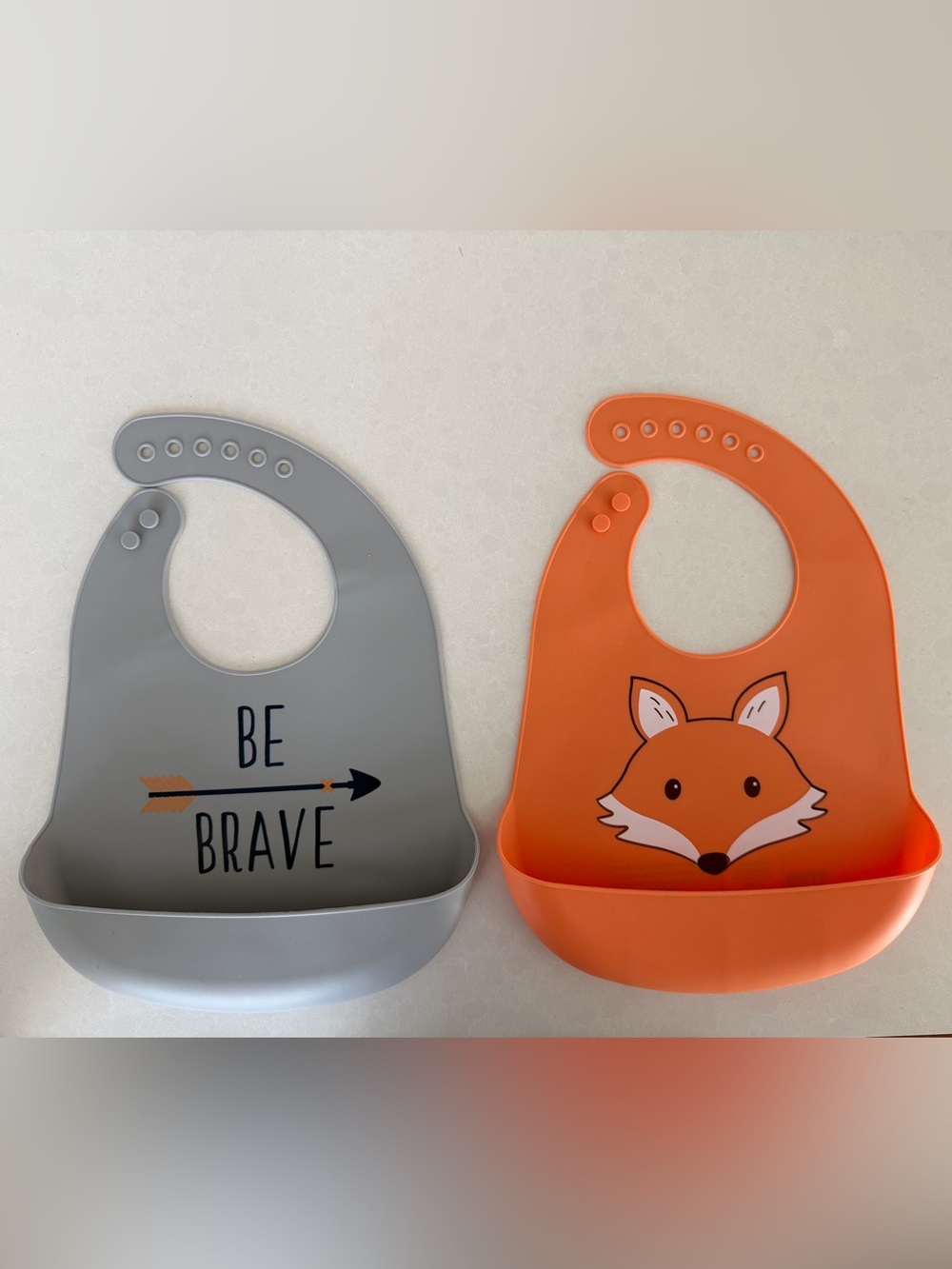Set of 2 Silicone Bibs for Babies & Toddlers